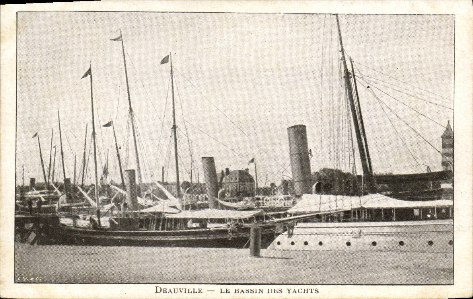 Deauville — Le Bassin des Yachts — Éditeur LVMR