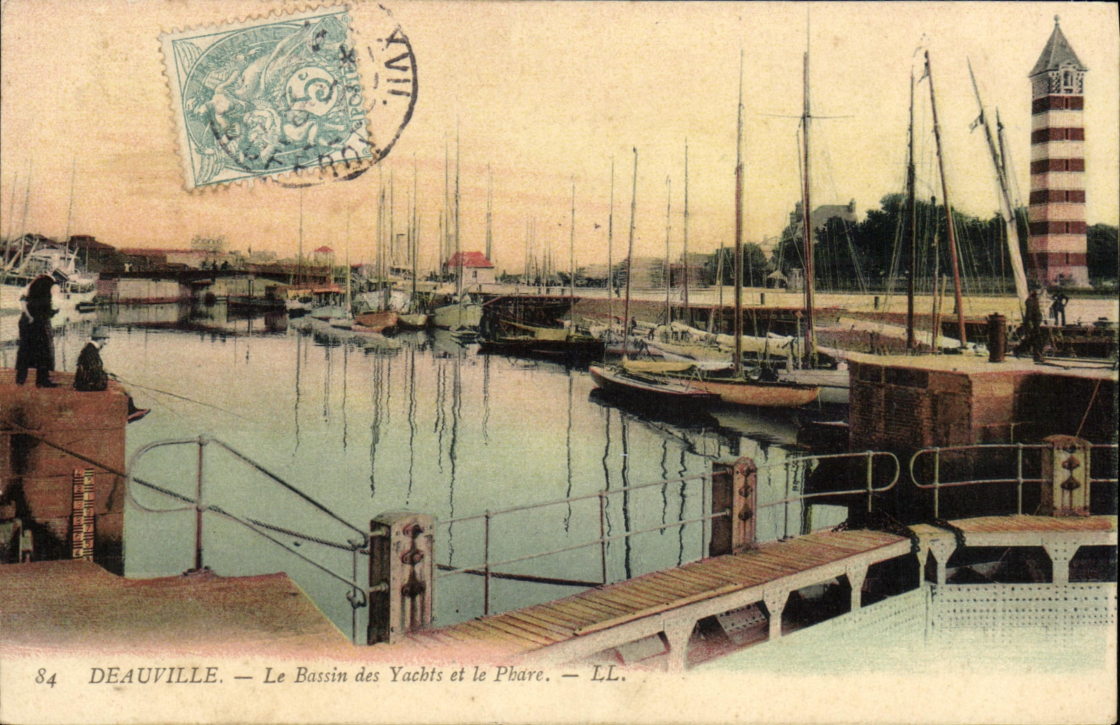 Deauville — Le Bassin des Yachts et le Phare — LL.