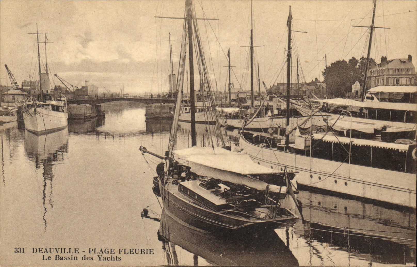 Deauville - Blühende Strände — Der Yachthafen — n° 331