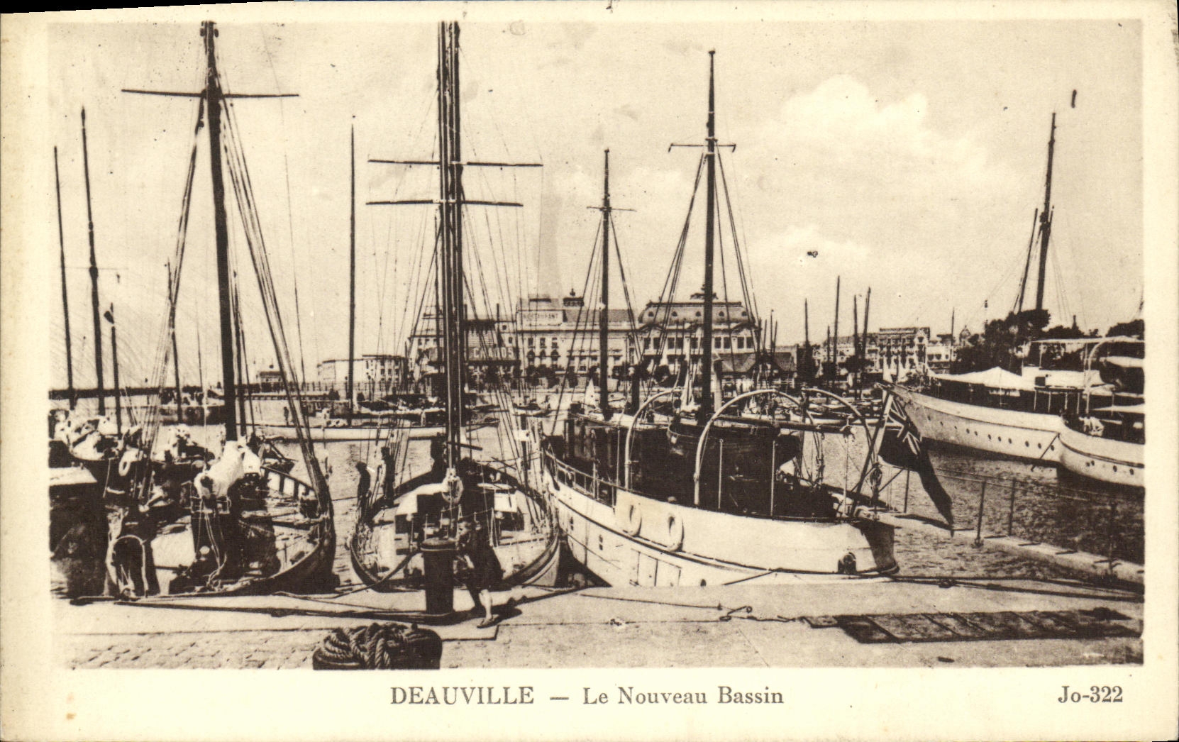 CPA Deauville Le Nouveau Bassin Bateaux