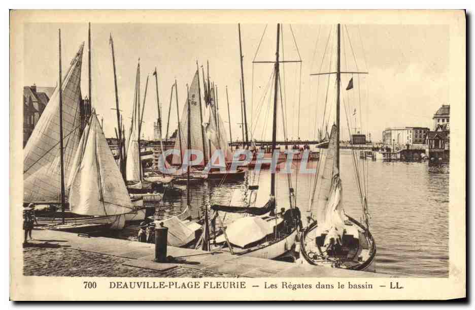 CPA Deauville Plage Fleurie Le regates dans le Bassin Bateaux