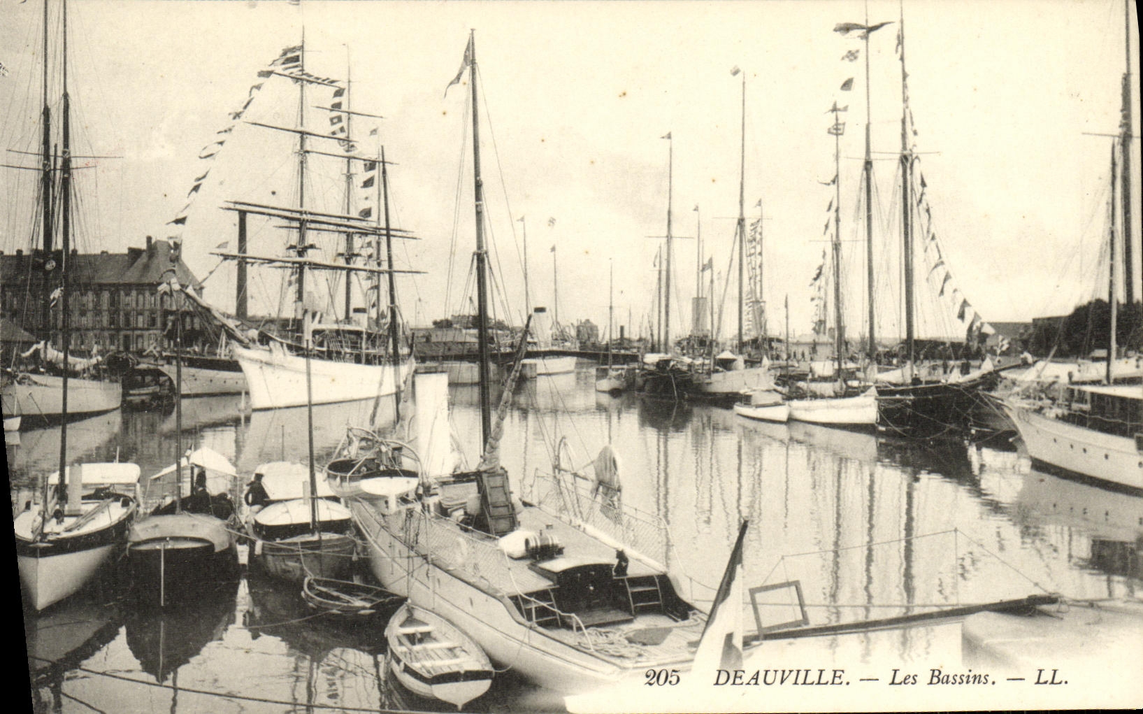 Deauville — Die Bassins — LL. — n° 205
