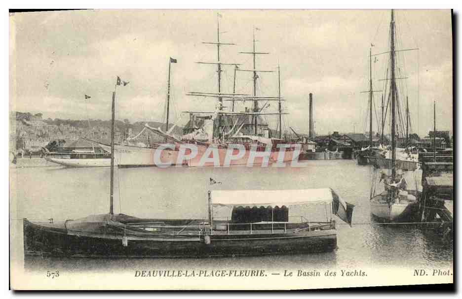 CPA Deauville Plage Fleurie Le Bassin des Yachts Bateaux