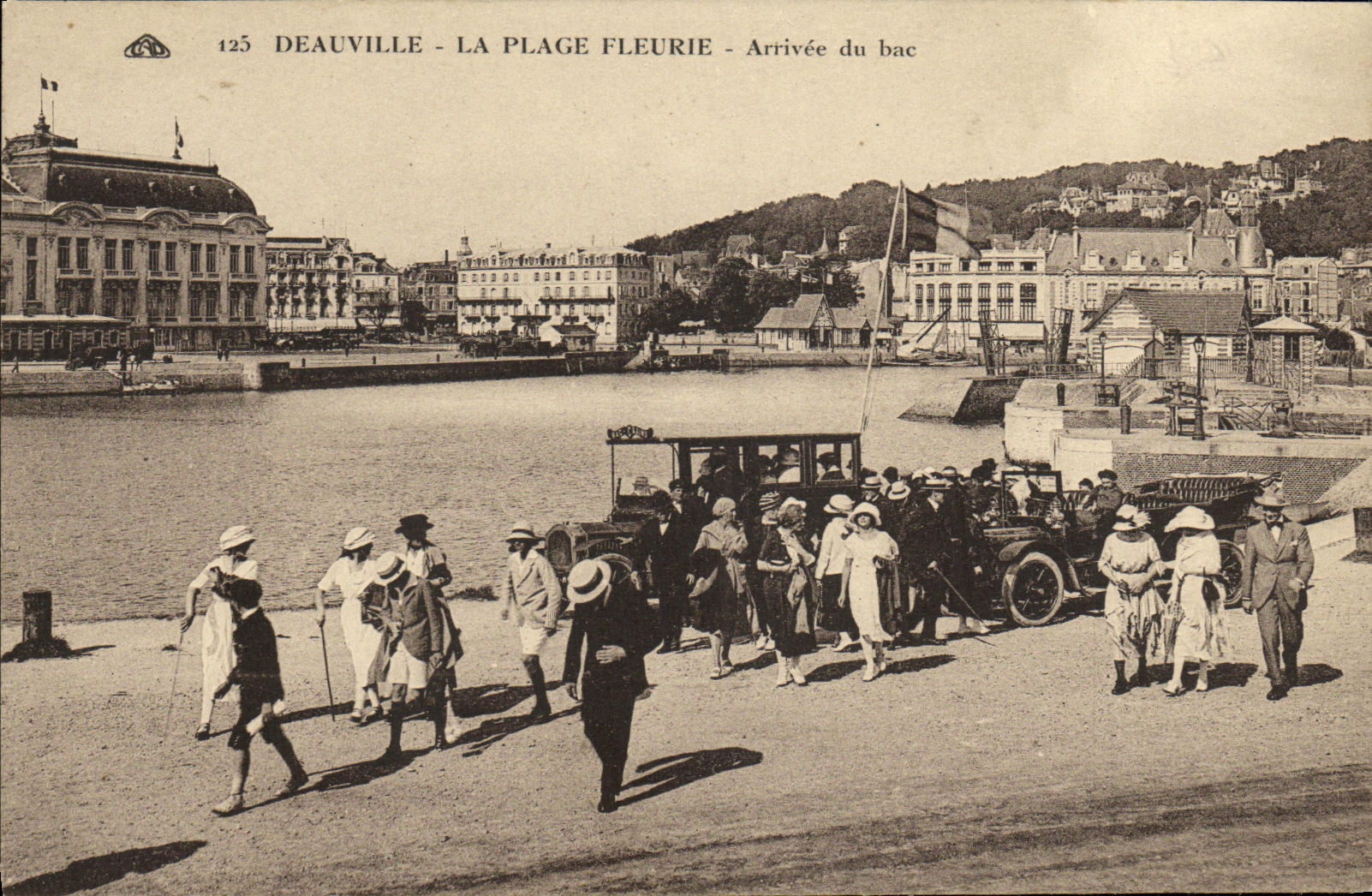 Deauville - La Plage Fleurie - Arrivée du bac