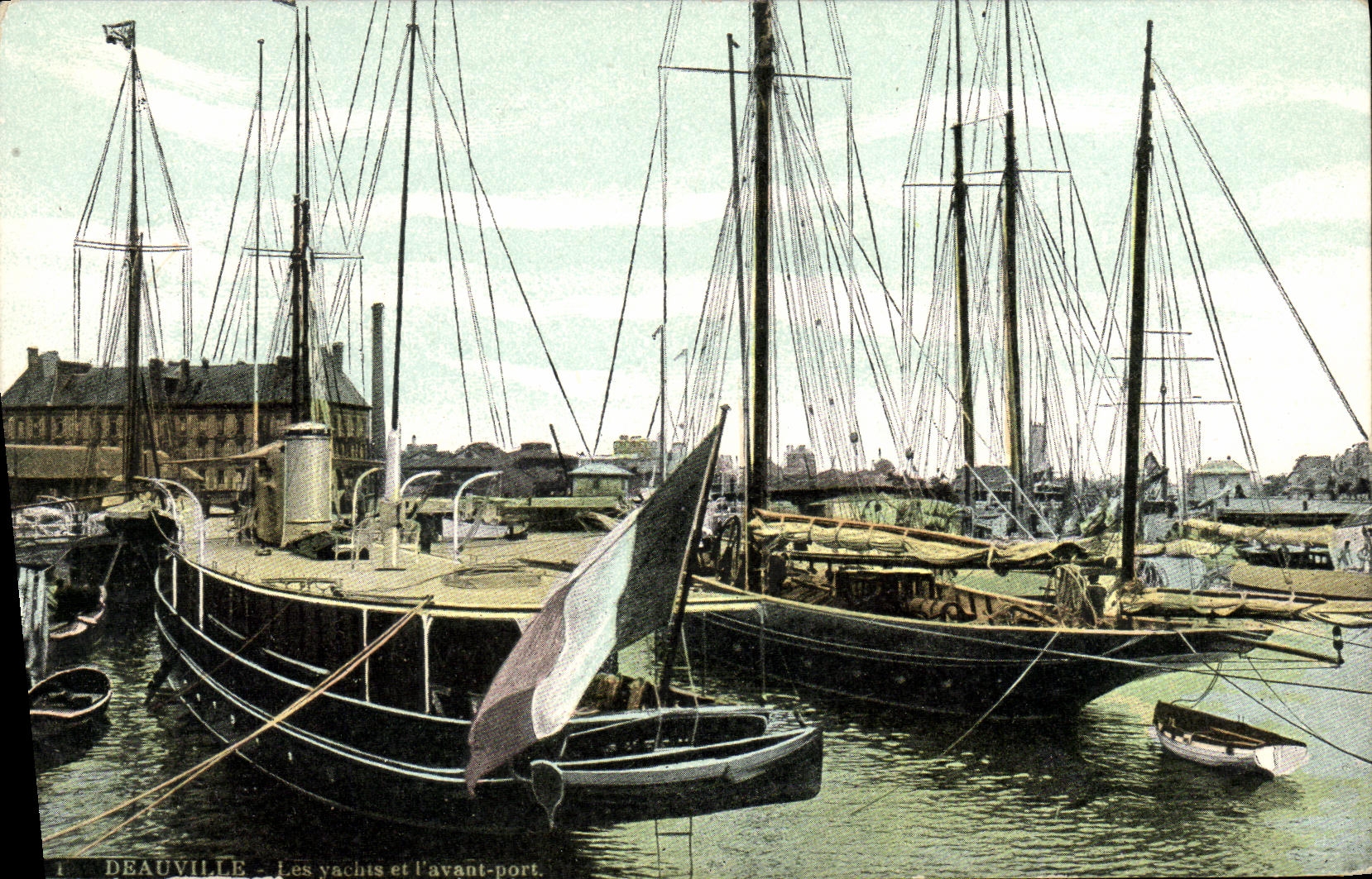 Deauville — Les yachts et l'avant-port — Aqua-Photo L.V. & Cie
