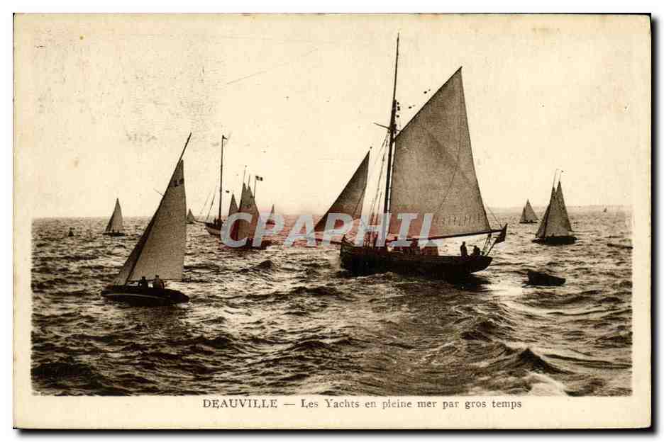 CPA Deauville Les yachts en pleine mer par gros temps Bateaux 