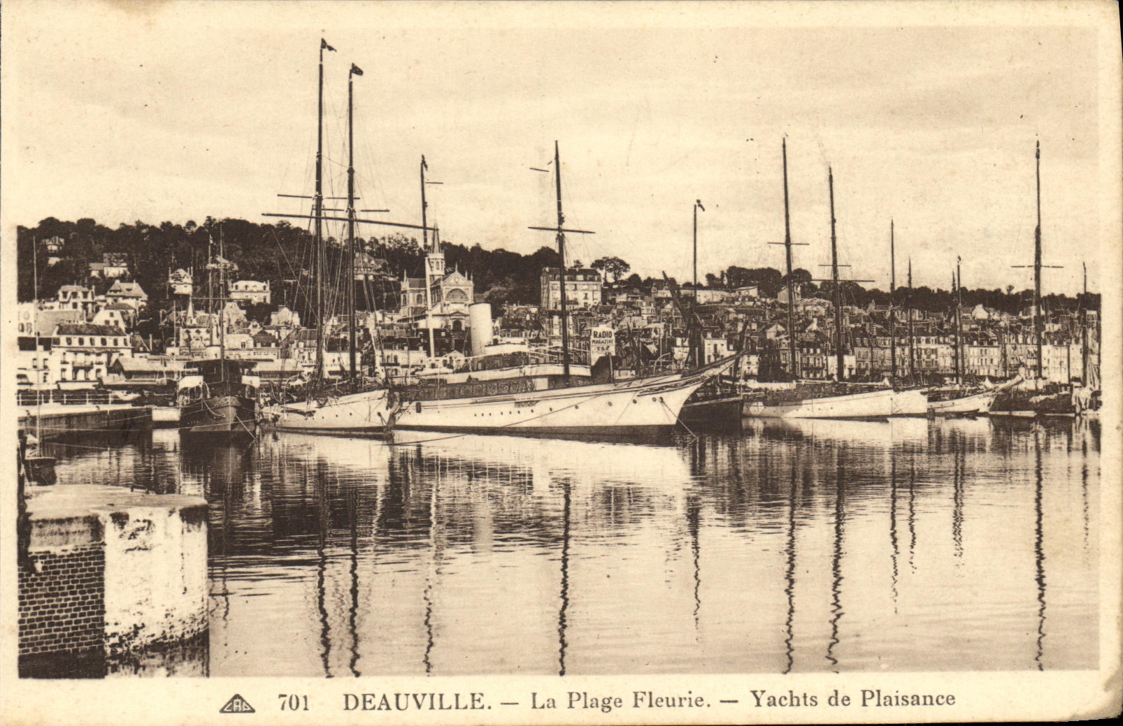 Deauville — La Plage Fleurie — Yachts de Plaisance — série 701