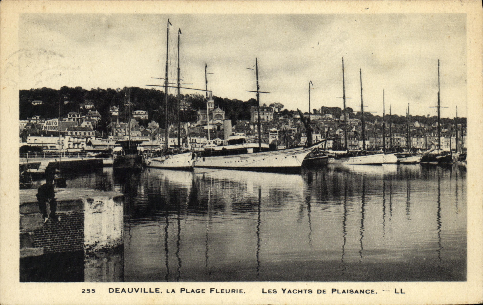 Deauville, la Plage Fleurie — Les Yachts de Plaisance — AUTO HIROS, LL, n° 255