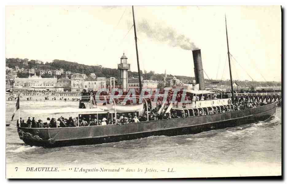 CPA Deauville L Angustin Normand Dous les Jetees Bateau