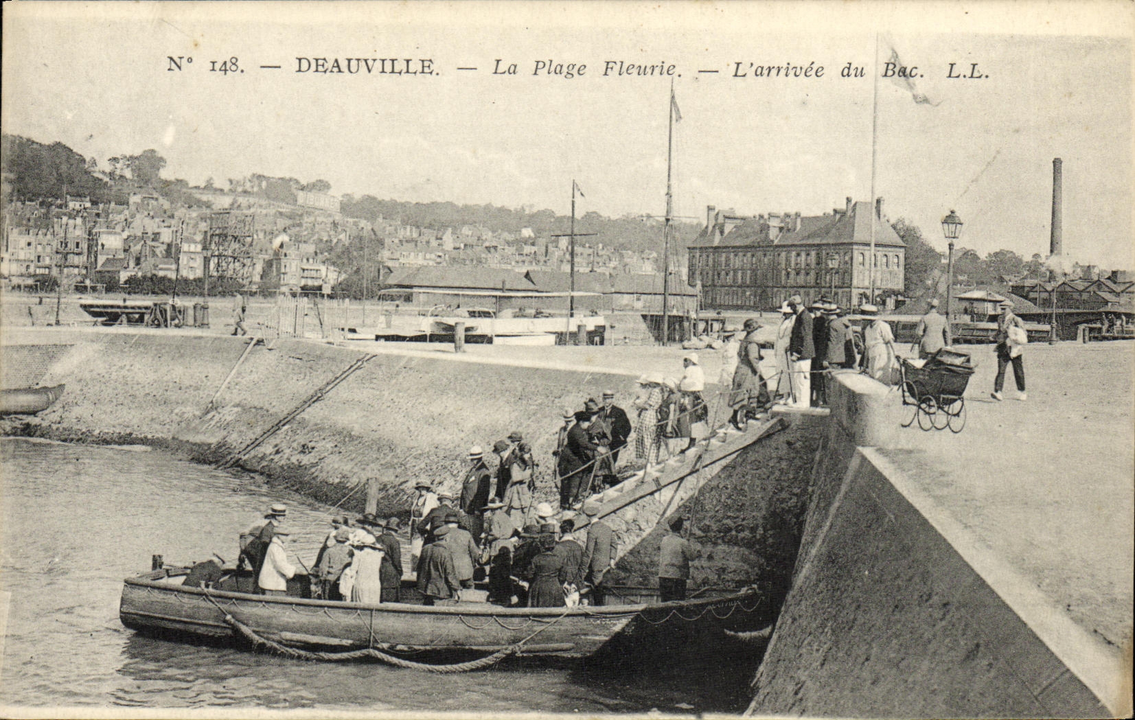 CPA Deauville Plage Fleurie L arrivee du bac