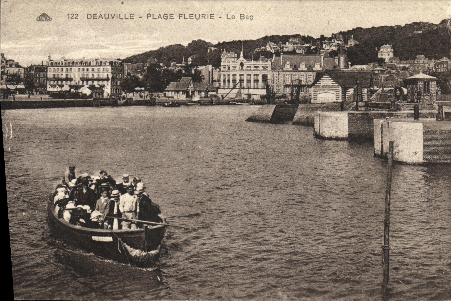 Deauville - Blühende Strände - Das Boot — Vintage Postcard n°122, Verlag Cie Alsacienne des Arts Photographiques - Straßburg
