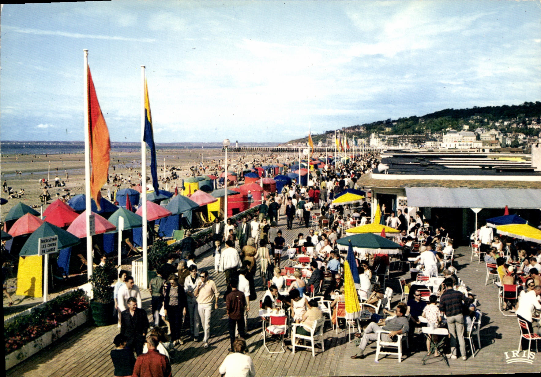 Deauville - Plage Fleurie — Le Bar du Soleil et la promenade — Lumicap