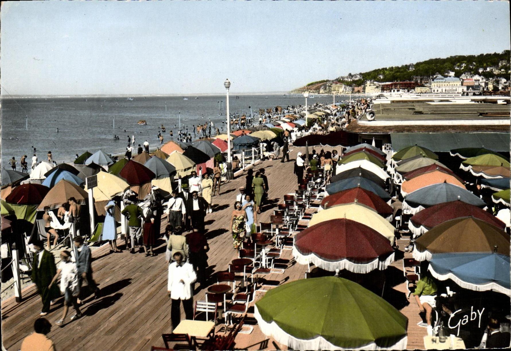 Deauville (Calvados) — « The Flowered Beach » — The Bar du Soleil on the Beach — Éditions Gaby