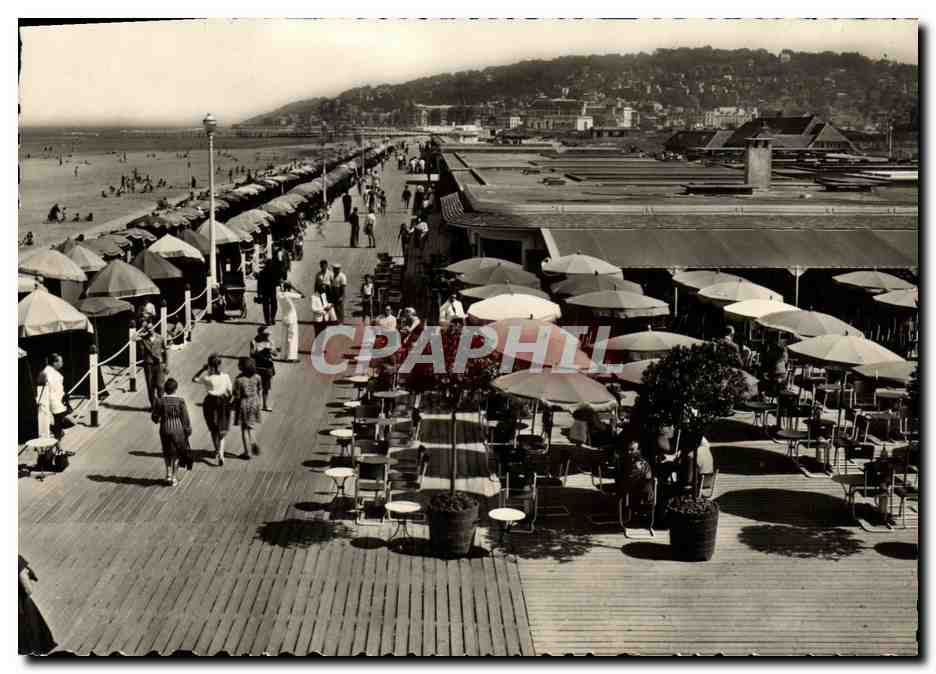 Deauville (Calvados) — La Plage Fleurie. Le Bar du Soleil et les Planchés — Éditions G. D. Paris, n°37
