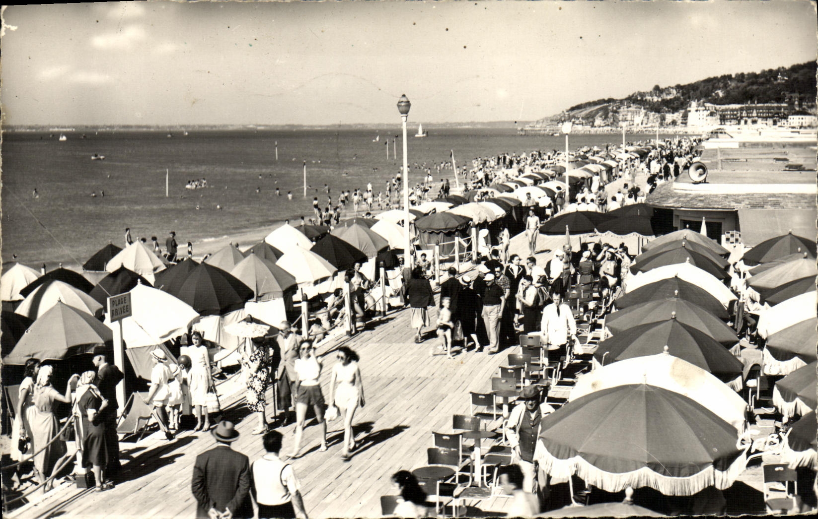 Deauville (Calvados) — La Plage Fleurie — Éditions Gaby