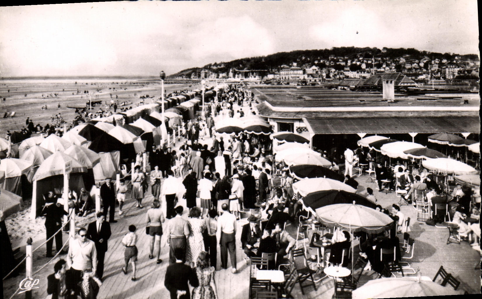 Deauville - La Plage Fleurie — Le Bar du Soleil — Cie des Arts Photographiques, Paris