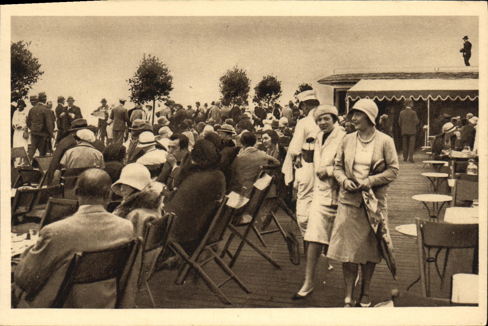 Deauville - La Plage Fleurie — Les Planches, le Bar du Soleil — éditeur La Cigogne, 25, Avenue de la République