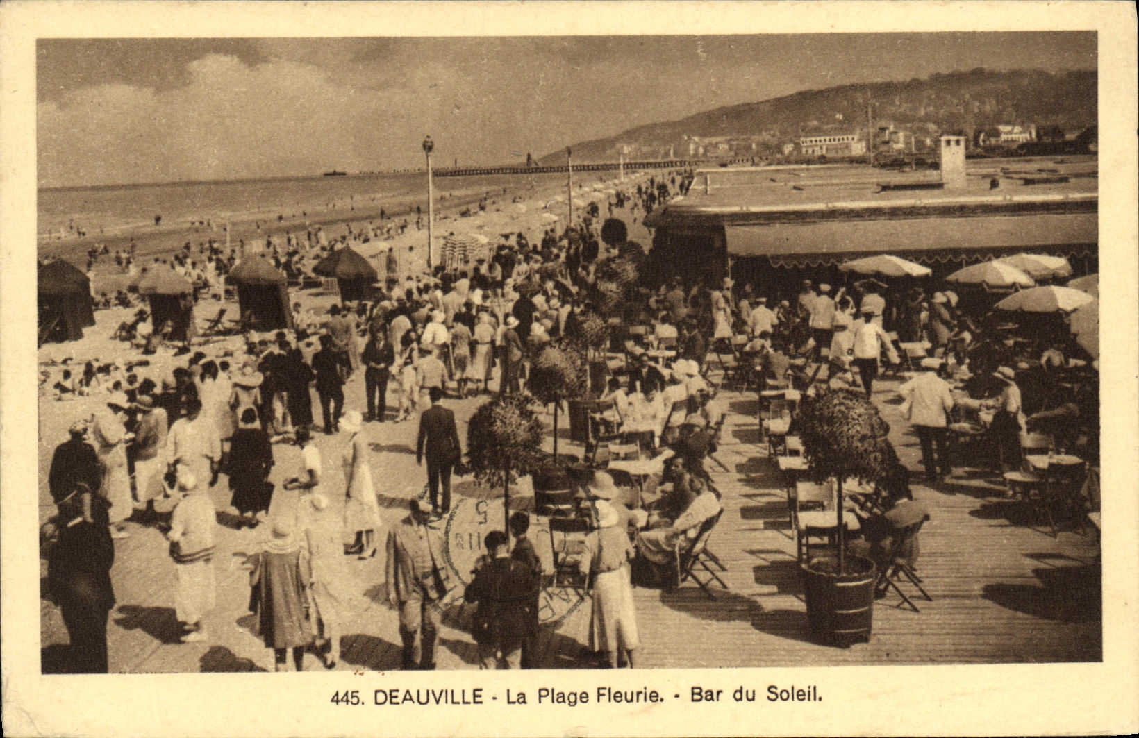 CPA Deauville Plage Fleurie Le Bar du Soleil 