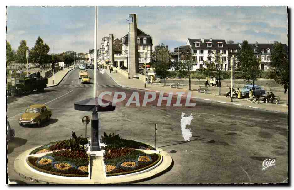 CPM Deauville Trouville Le Rond Point et le Pont des Belges