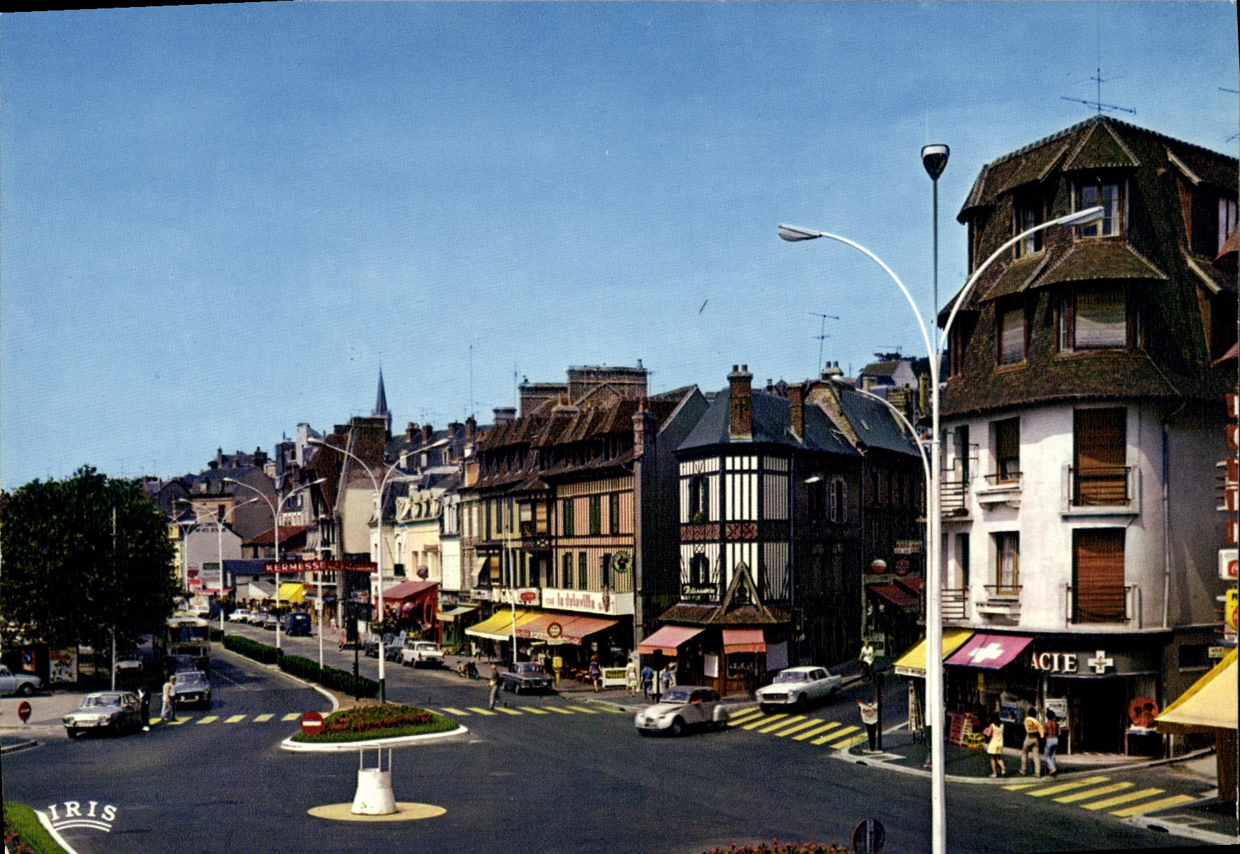Deauville — Ansicht des Marktplatzes — Verlag IRIS