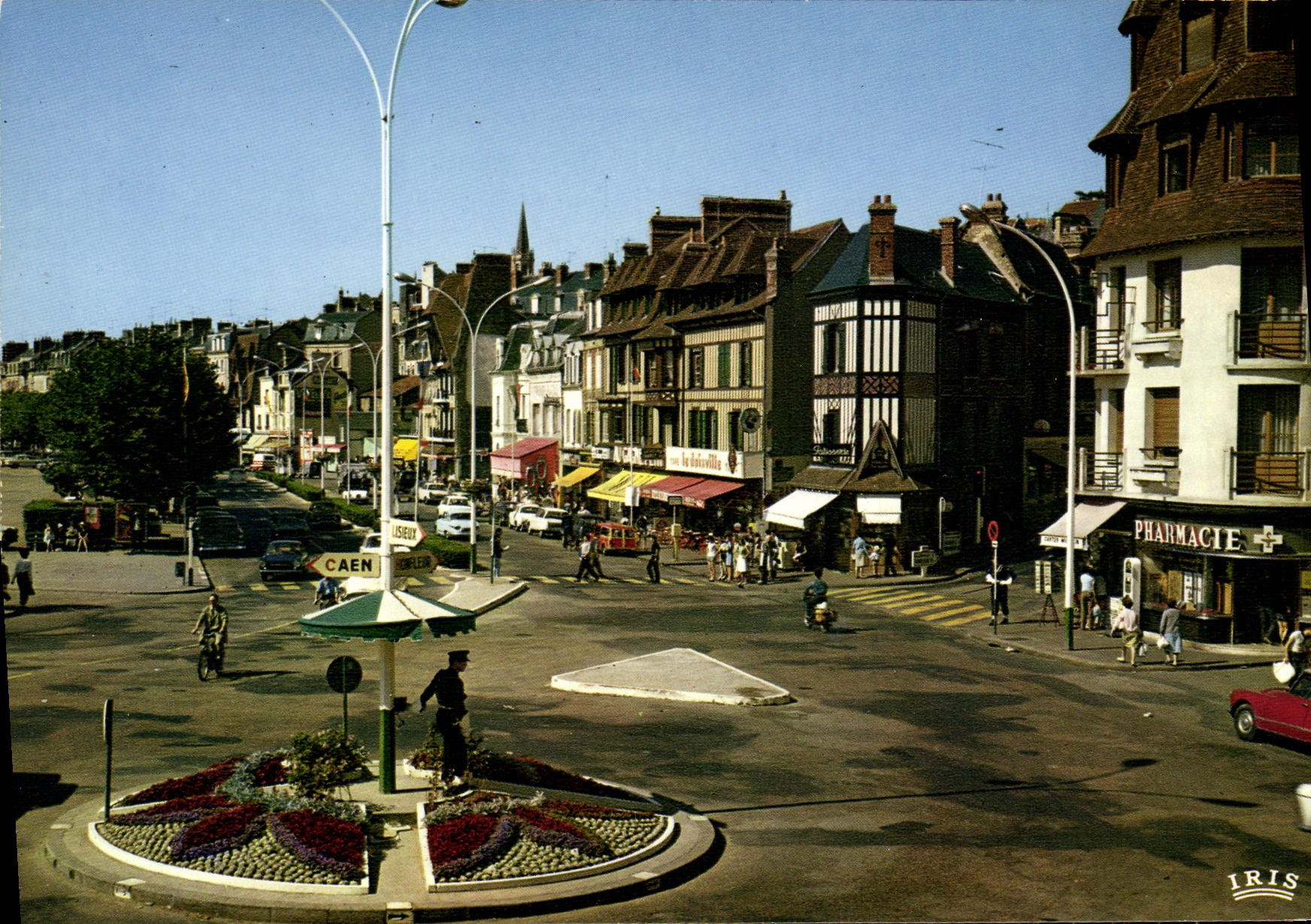 Deauville - Trouville - Le rond-point et les quais — Lumicap, n° 2824