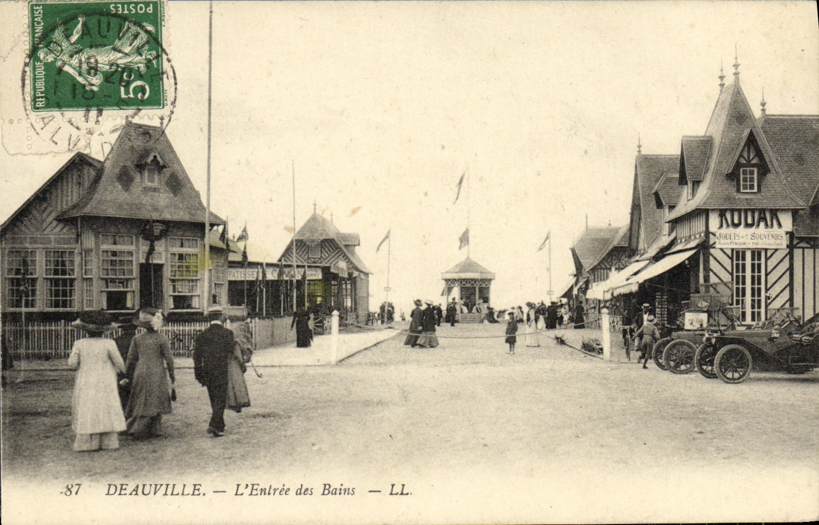 Deauville — L'Entrée des Bains — LL.