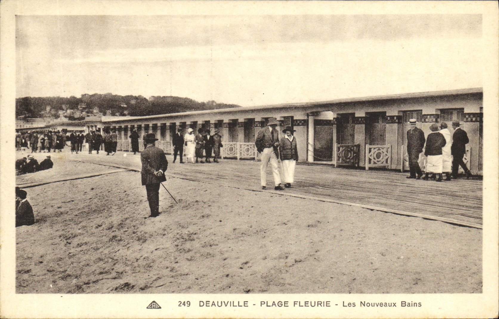 Deauville - Plage Fleurie - Les Nouveaux Bains — CPA n°249, éditeur A.P.A.