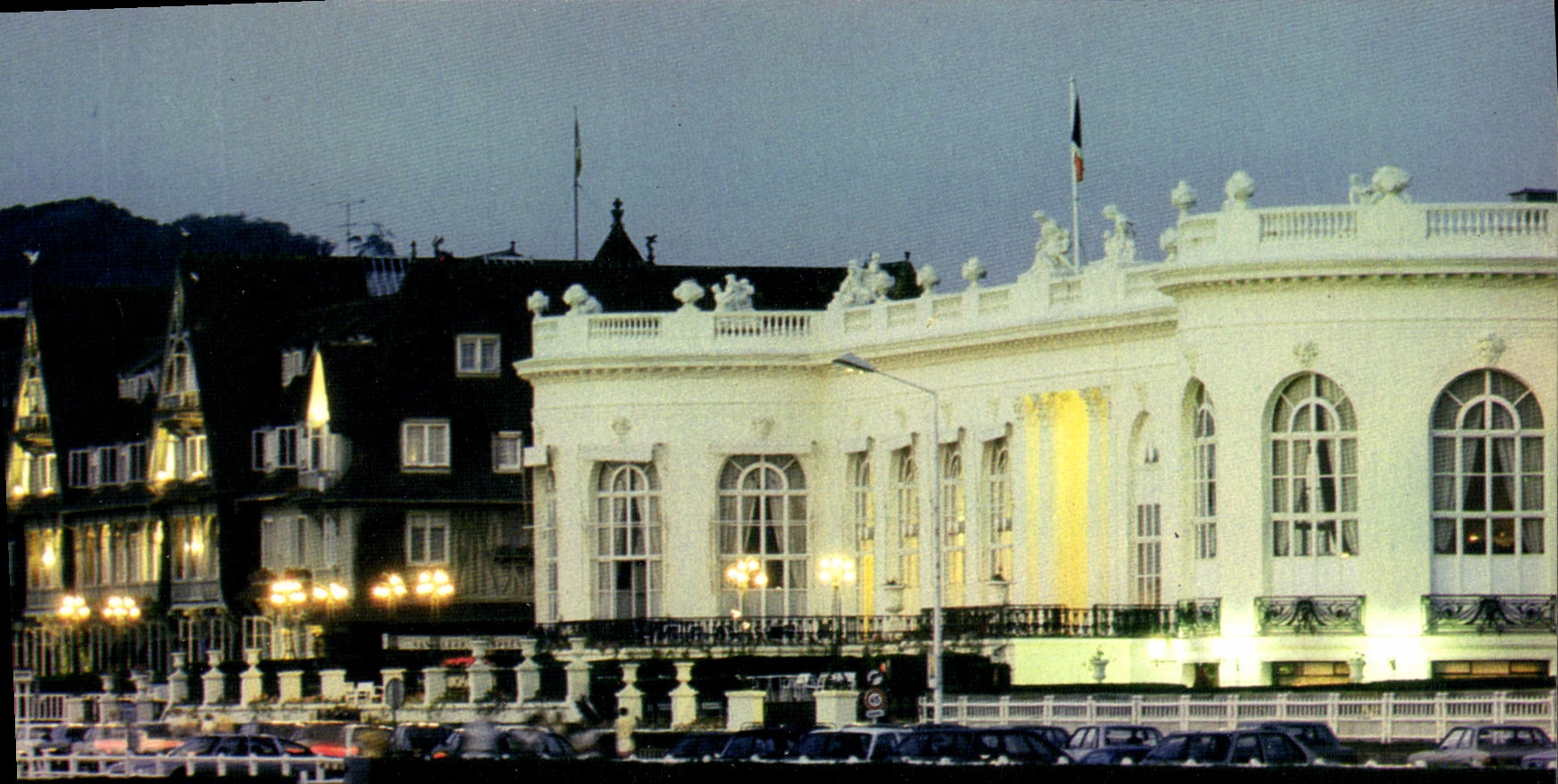 Deauville (Calvados) — Le Casino illuminé — IRIS / M. Guillarid, agence Scope