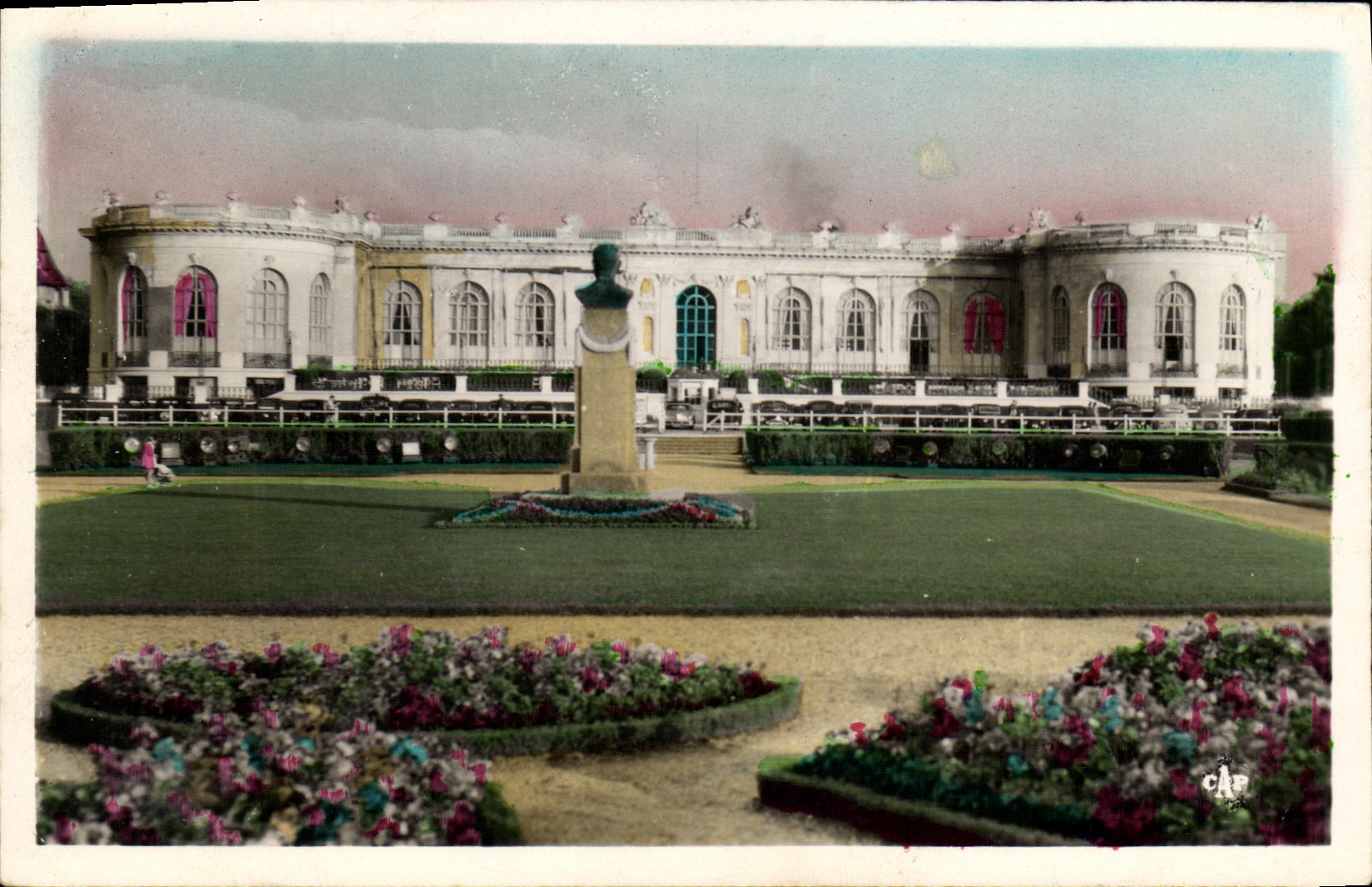 Le Casino de Deauville — vue du jardin avec buste — éditeur C.A.P. n° (49)