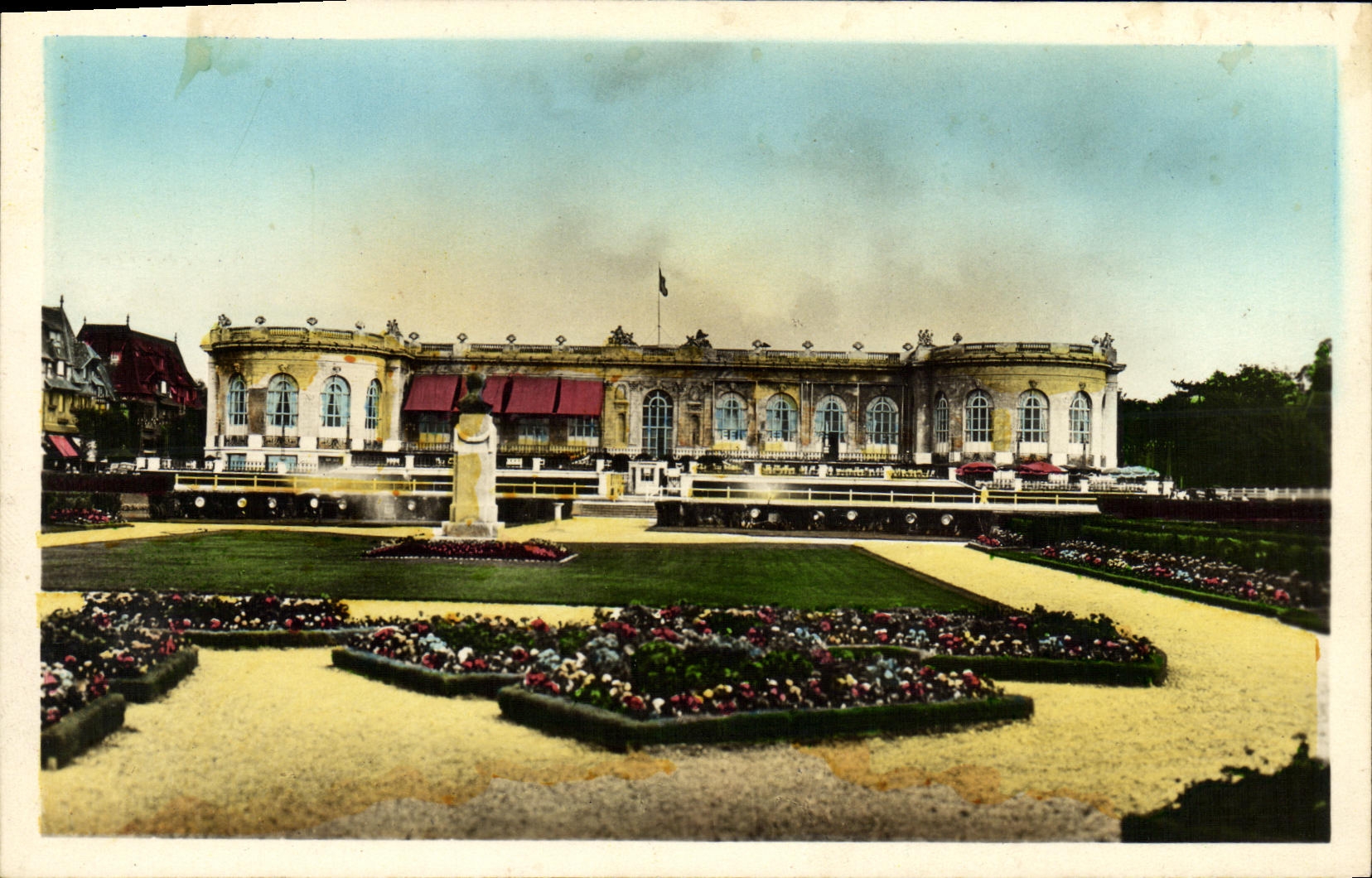 Le Casino de Deauville — Vue du bâtiment et du jardin — G. Réaunt, éditeur, n° 400