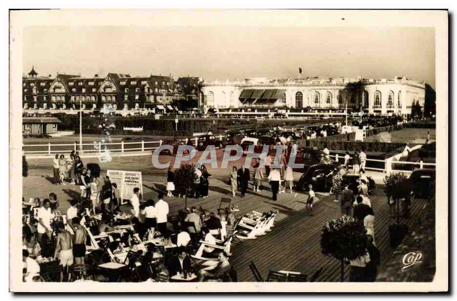 Deauville - Plage Fleurie — Le Casino et le Normandy — G.A.P. Paris