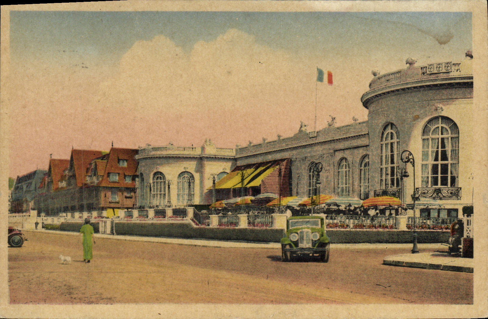Deauville - La Plage Fleurie — Casino (G. Wybo, arch.) et Hôtel Normandy (Théo Petit, arch.) — CPA 819
