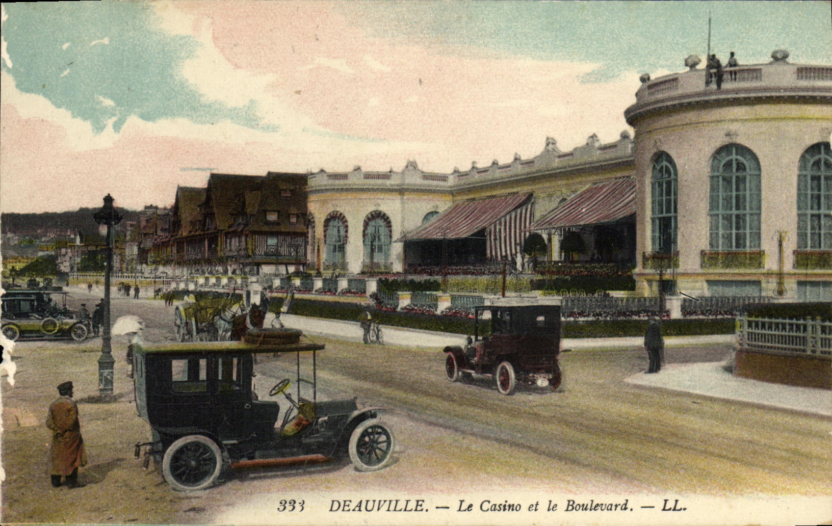 Deauville — Le Casino et le Boulevard — LL. — n° 333