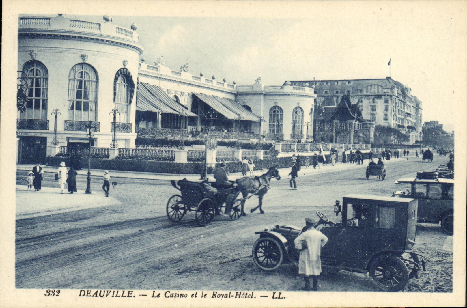 CPA Deauville Le Casino et le Royal Hotel Automobile