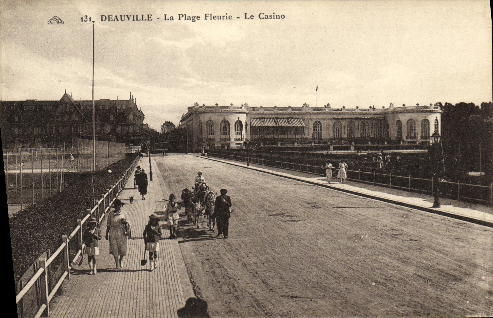 Deauville - La Plage Fleurie - Le Casino — série 131, éditeur CEA Arts Photographe