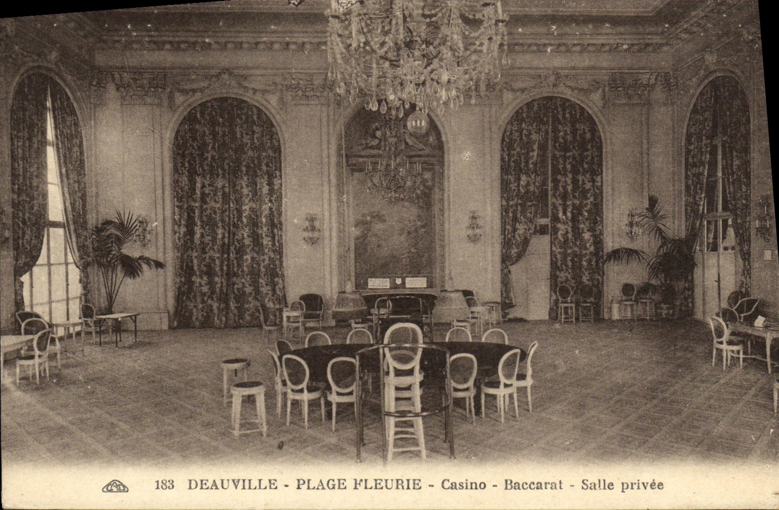 Deauville - Blühende Strandpromenade - Casino - Baccarat - Privatraum