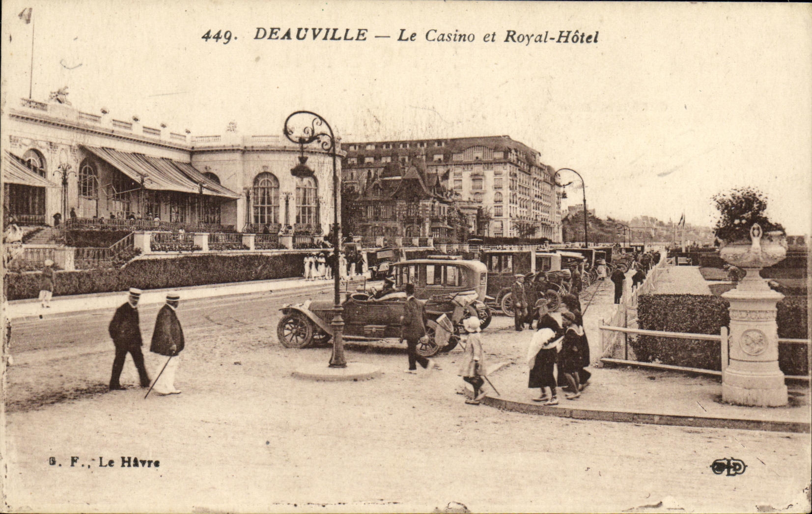 Deauville — Le Casino et Royal-Hôtel — G. F., Le Havre, n°449