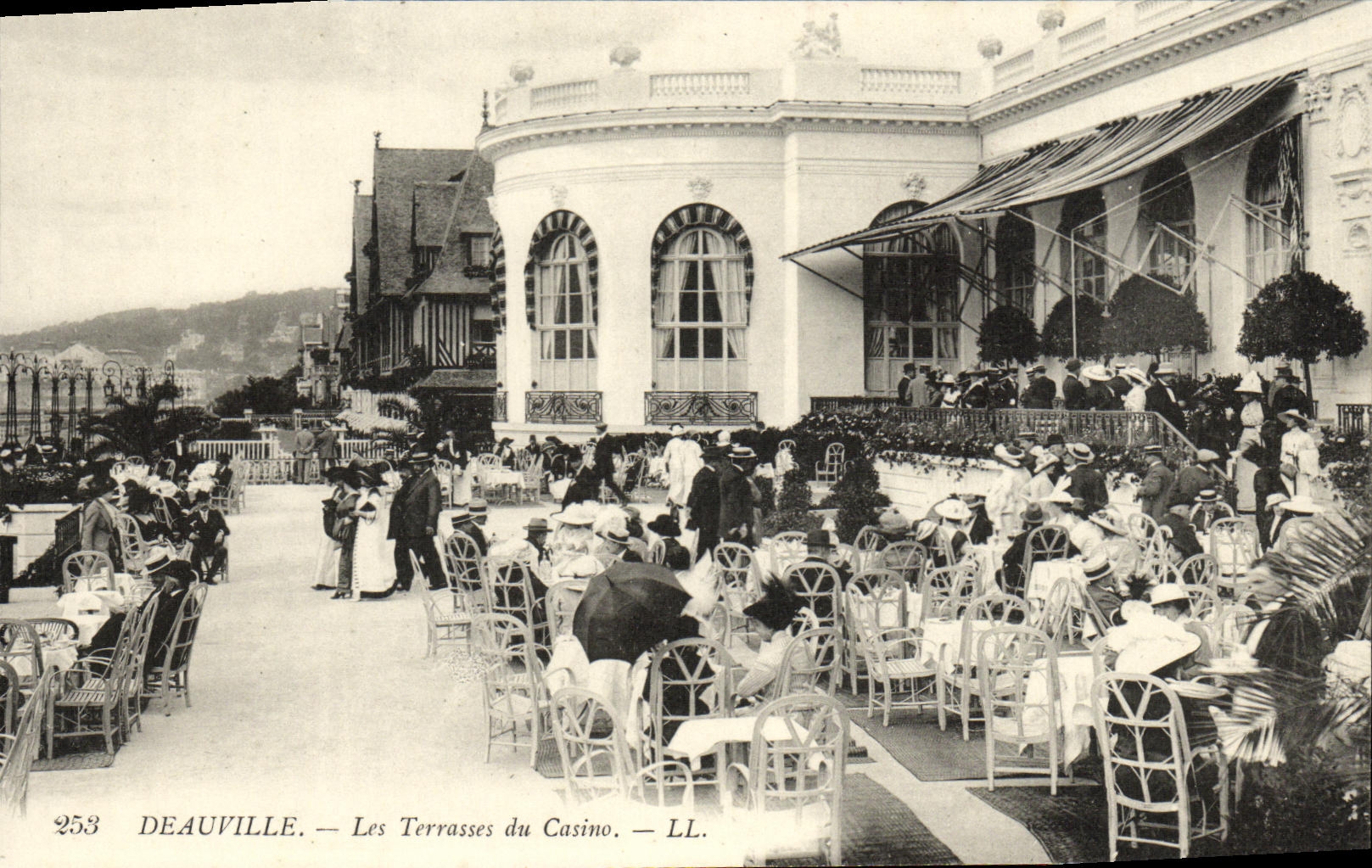 Deauville — Die Terrassen des Casinos — LL. Nr. 253