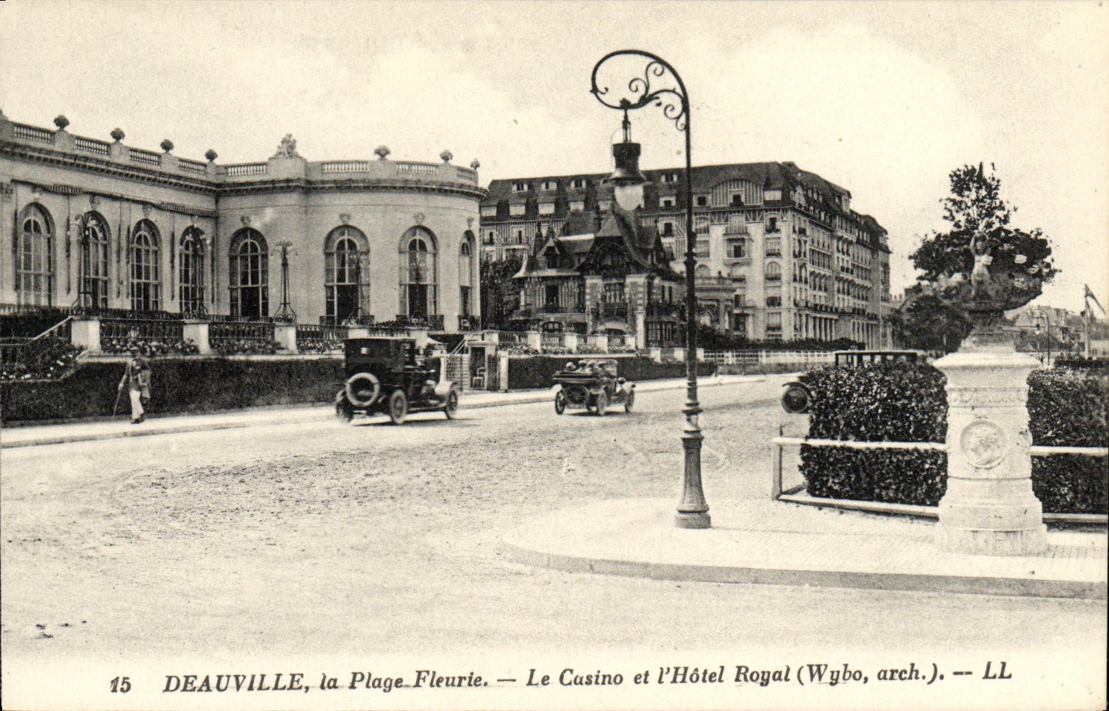 Deauville, la Plage-Fleurie — The Casino and the Royal Hotel (Wybo, arch.) — LL