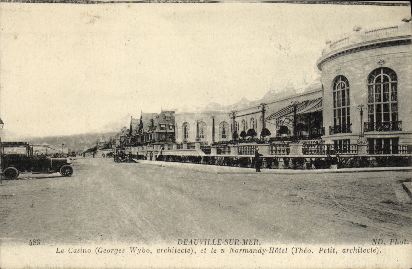 Le Casino (Georges Wybo, architecte) et le Normandy-Hôtel (Théo. Petit, architecte) — Deauville-sur-Mer — ND. Phot.