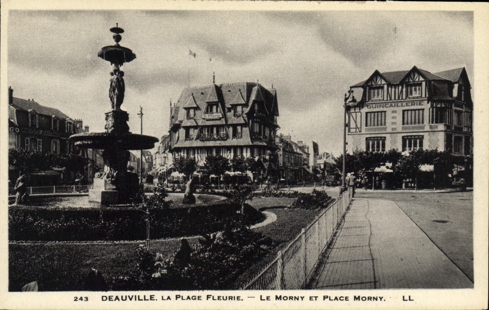 Deauville, La Plage Fleurie — Le Morny et Place Morny — LL