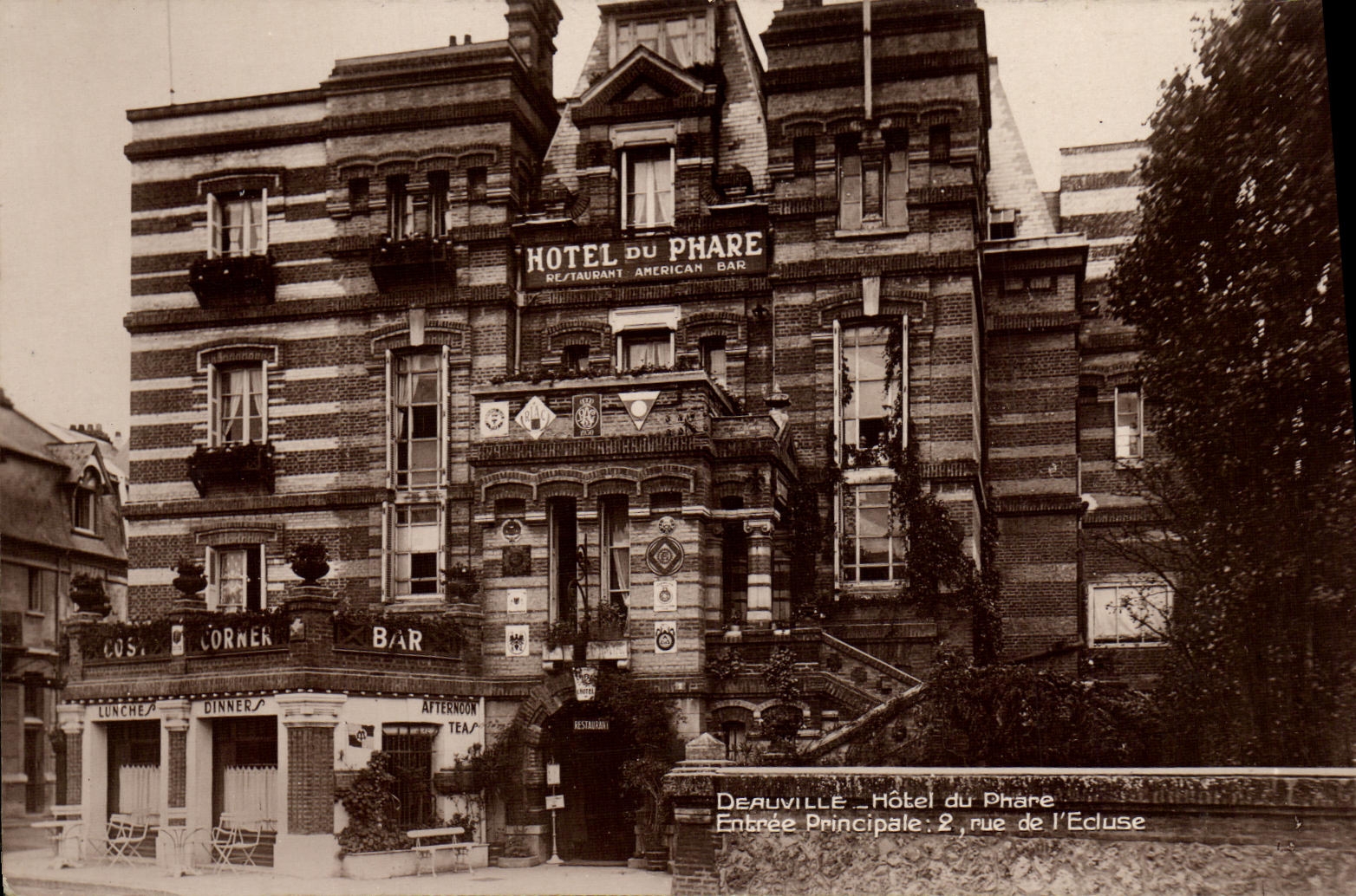 Deauville — Hotel du Phare — Haupteingang: 2, rue de l'Écluse