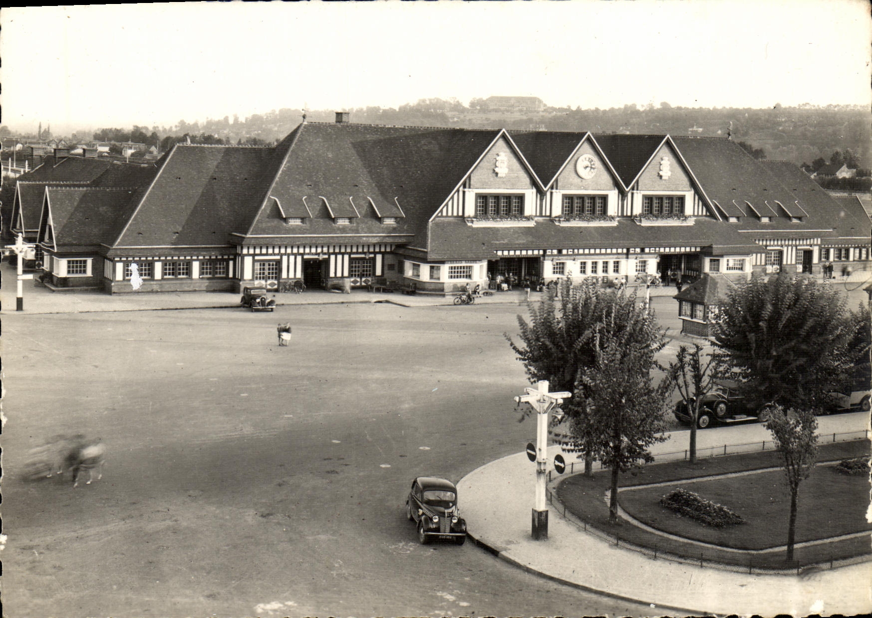 CPM Deauville La Plage Fleurie 