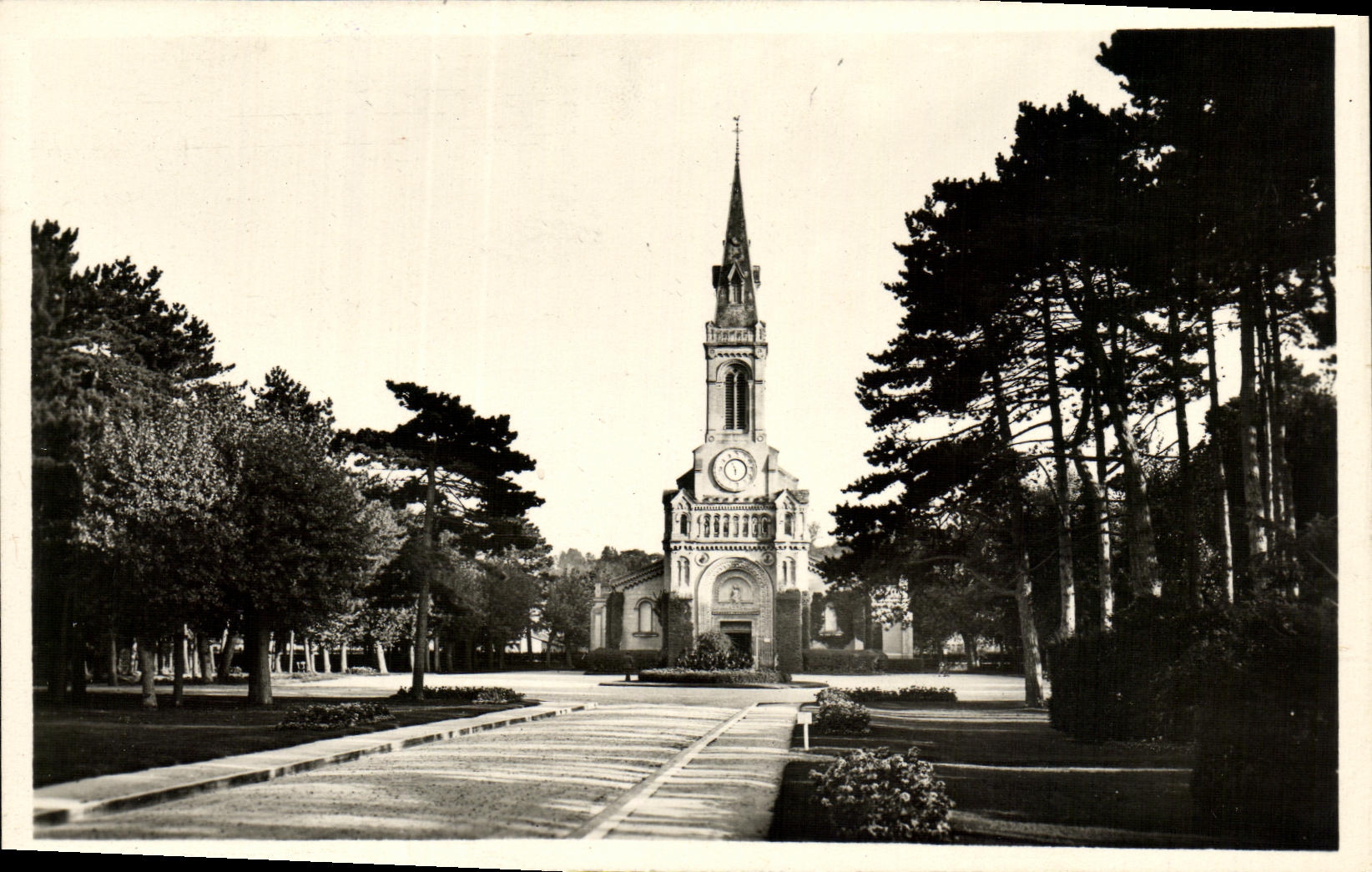 Deauville — L'Église — Éditeur anonyme, n° 187