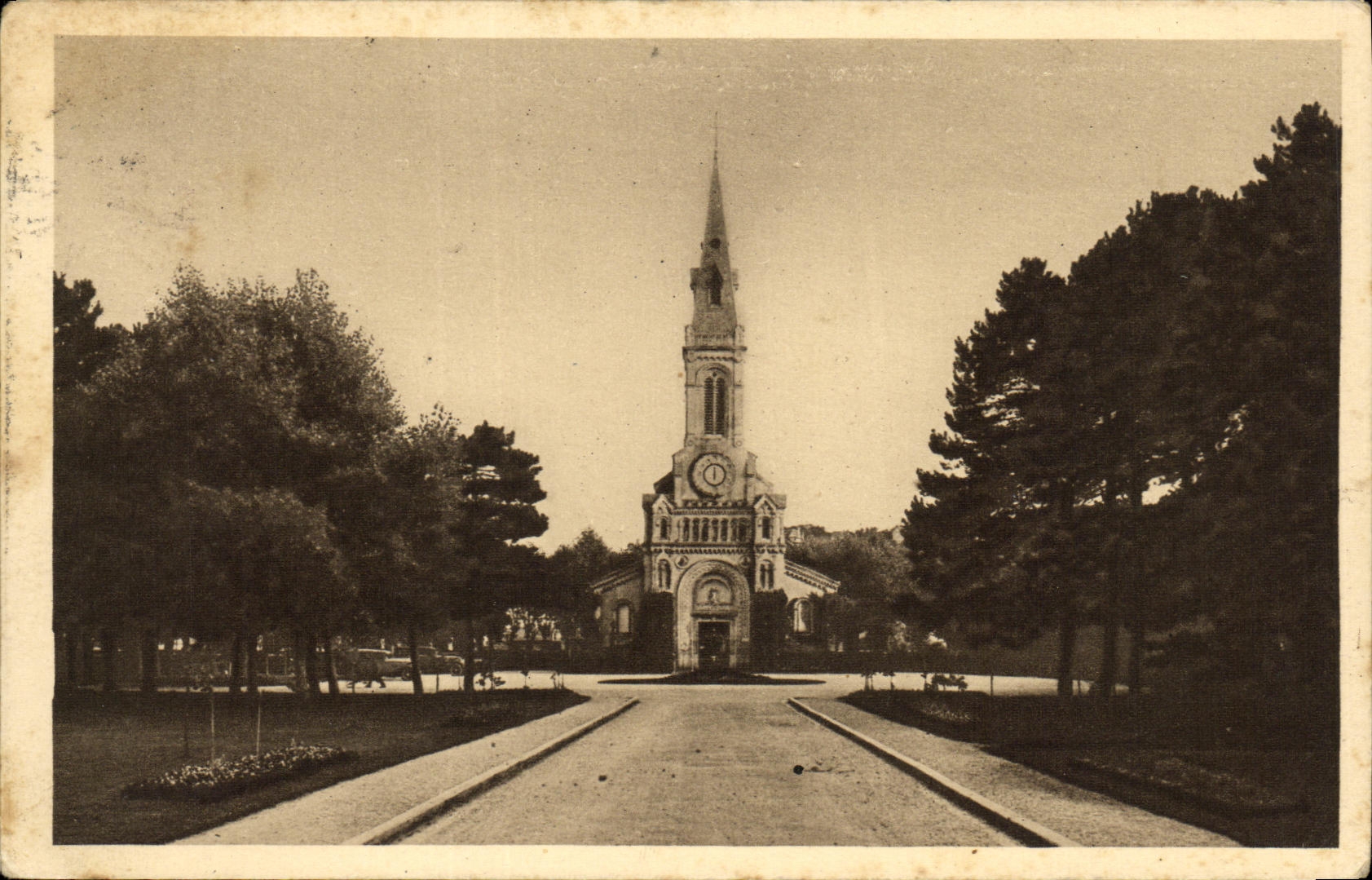 Deauville, La Plage Fleurie — El Jardín de la Avenue de la République y la Iglesia — Cartas 'La Cigogne', Deauville
