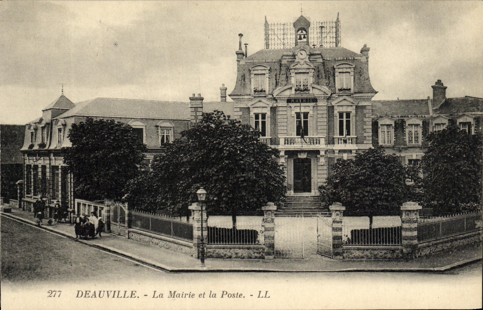Deauville - Die Stadtverwaltung und die Post - LL