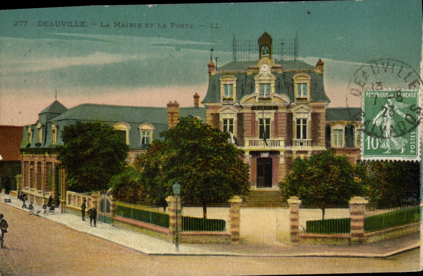 Deauville — La Mairie et la Poste — LL