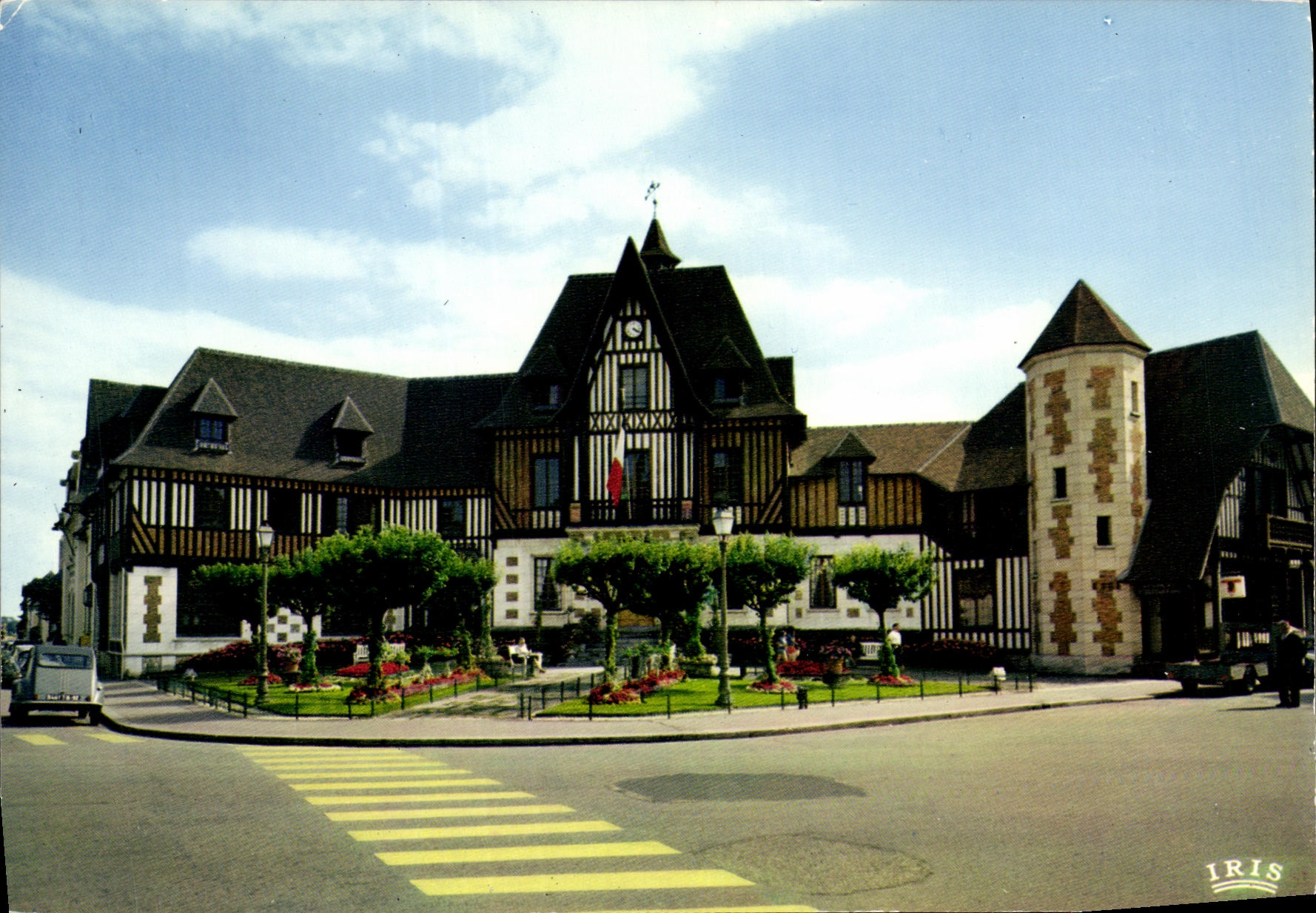 Deauville - The Town Hall — publisher SPÄDEM, Paris, series 2632