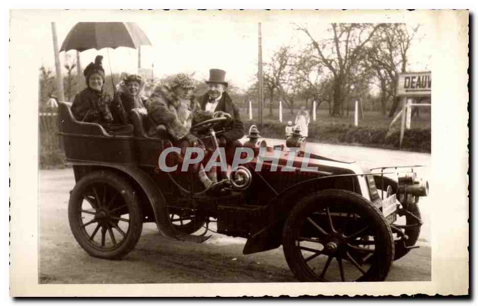 Famille en voiture à Deauville — éditeur CPAPHIL, n° 72