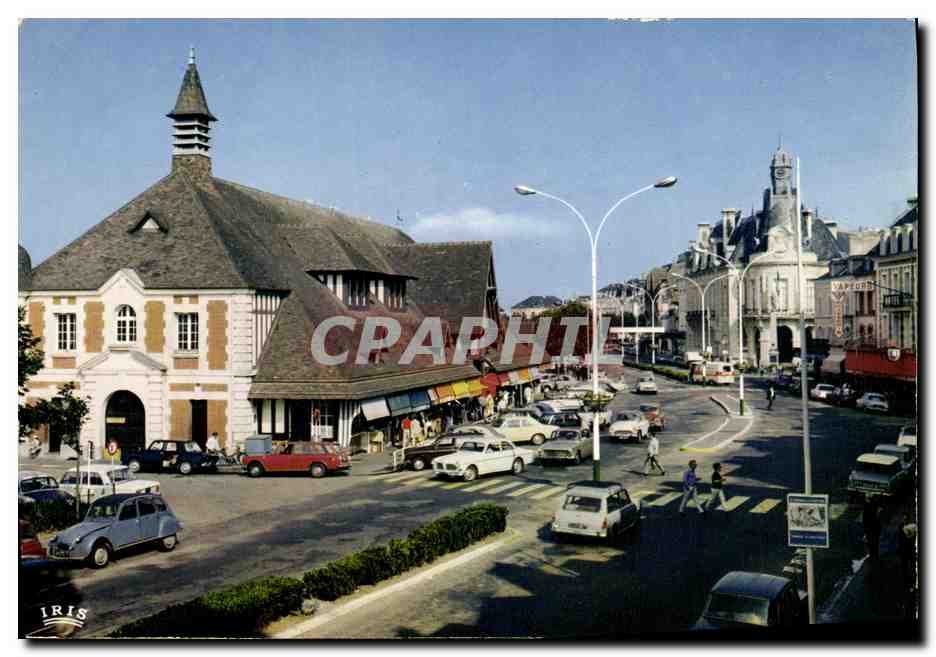 CPM Deauville Trouville La poissonnerie et le quai F Moureaux